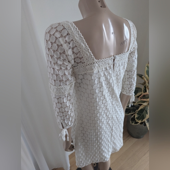 Solitaire White Sheath Dress with Puff Sleeves and Square Neck - Picture 4 of 9